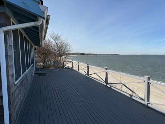 Exterior, Lake