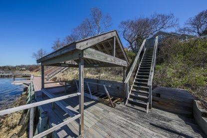 Exterior, Lake