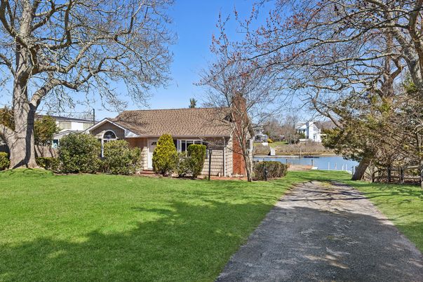 Backyard, Exterior, Facade, Brick Facade, Ranch