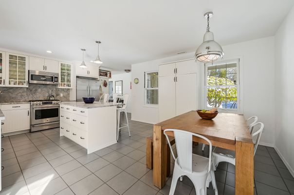 Dining room, Interior, Kitchen, Pendant Lights, Recessed Lighting, Stainless Steel Appliances