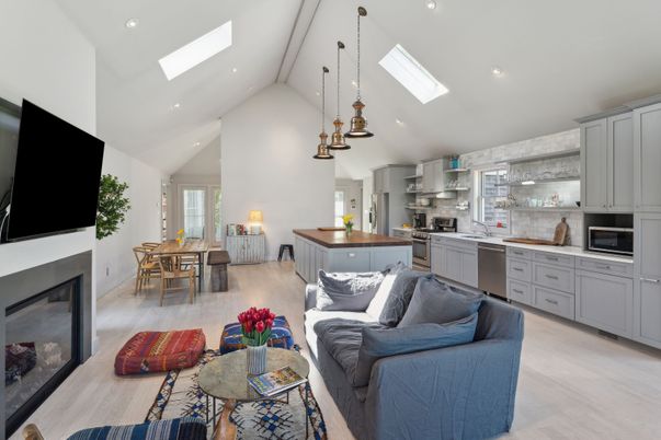 Dining room, Interior, Kitchen, Living room, Pendant Lights, Recessed Lighting, Stainless Steel Appliances, Wood Texture Flooring