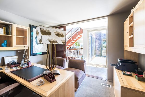 Home Office, Interior