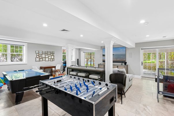 Game Room, Interior, Recessed Lighting