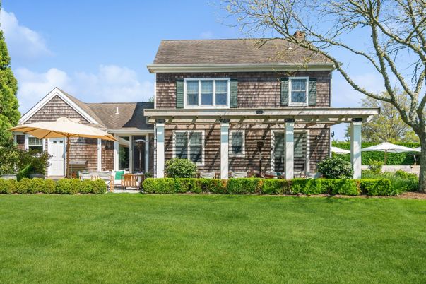 Backyard, Exterior, Facade, American Foursquare