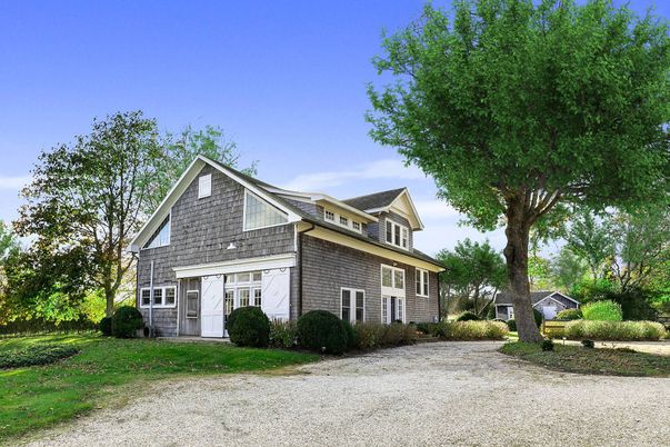 Backyard, Exterior, Facade, Brick Facade, Farmhouse