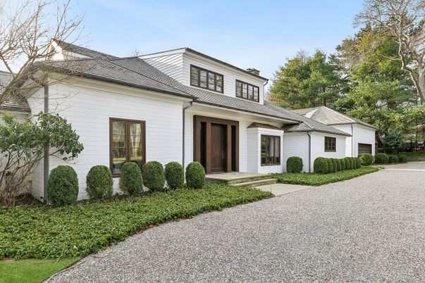 Exterior, Facade, Farmhouse