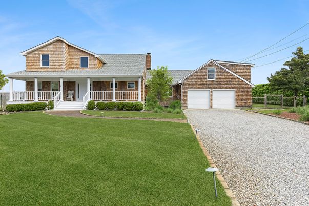 Attached, Exterior, Facade, Cape Cod