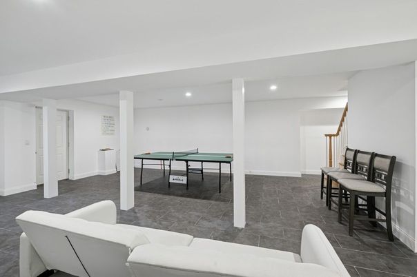 Game Room, Interior, Recessed Lighting