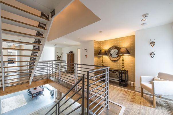 Interior, Recessed Lighting, Wood Texture Flooring