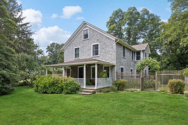 Backyard, Exterior, Facade, Queen Anne Victorian