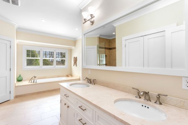 Bathroom, Dual Sink Vanities, Interior, Recessed Lighting