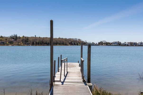 Exterior, Lake