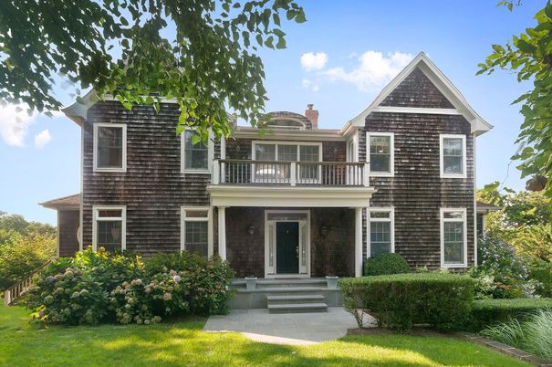 Exterior, Facade, Queen Anne Victorian