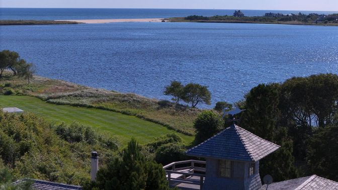 Exterior, Lake
