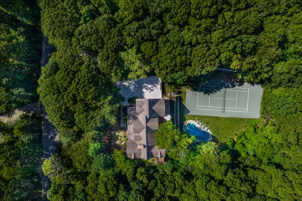 Exterior, Drone