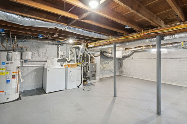 Interior, Washer, Wooden Beams