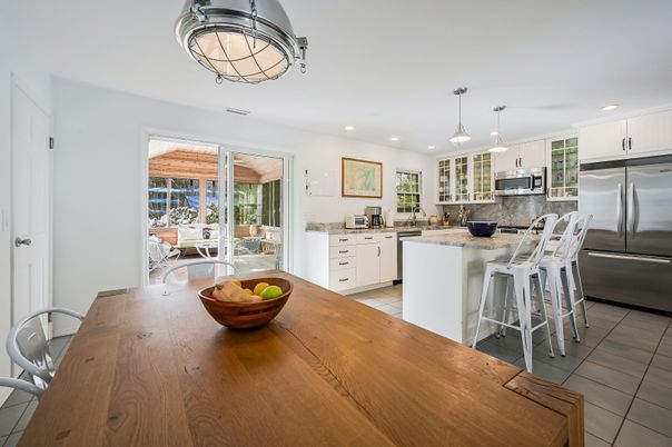 Dining room, Interior, Kitchen, Pendant Lights, Recessed Lighting, Stainless Steel Appliances