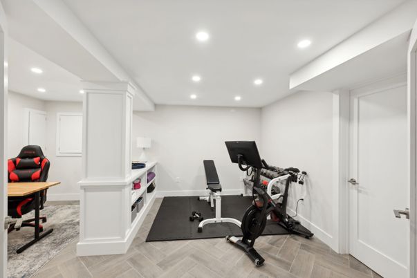 Fitness Equipment, Interior, Recessed Lighting, Wood Texture Flooring