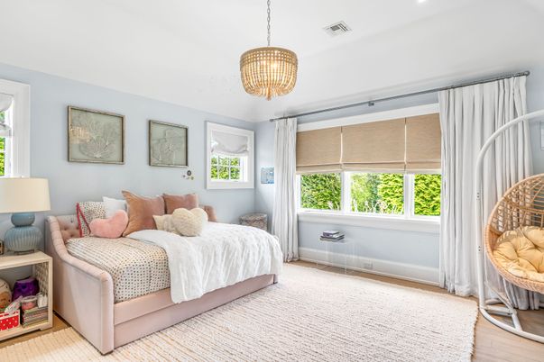 Bedroom, Chandelier, Interior, Pendant Lights, Recessed Lighting, Wood Texture Flooring
