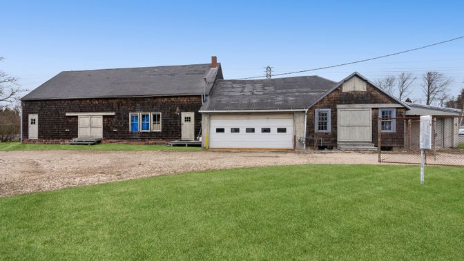 Attached, Exterior, Facade, Brick Facade, Cape Cod