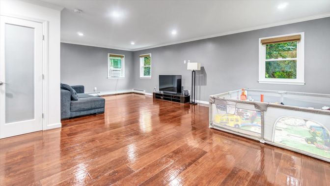 Interior, Recessed Lighting, Wood Texture Flooring