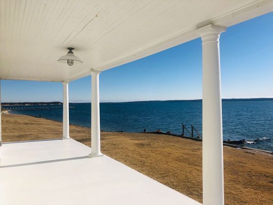 Exterior, Lake