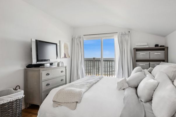 Bedroom, Interior, Water, Wood Texture Flooring