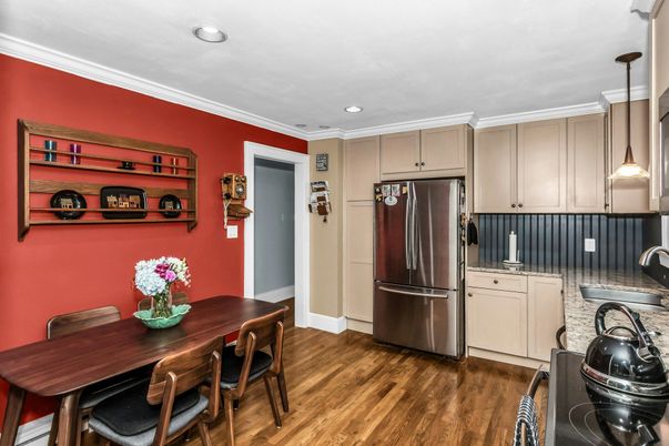 Dining room, Interior, Kitchen, Pendant Lights, Recessed Lighting, Wood Texture Flooring