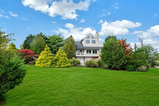 Backyard, Exterior, Facade, Queen Anne Victorian