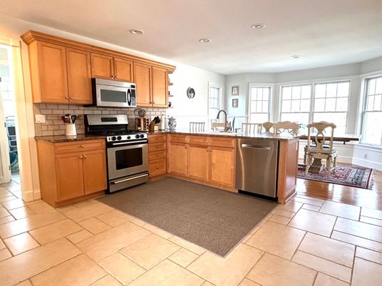 Dining room, Interior, Kitchen, Recessed Lighting, Stainless Steel Appliances