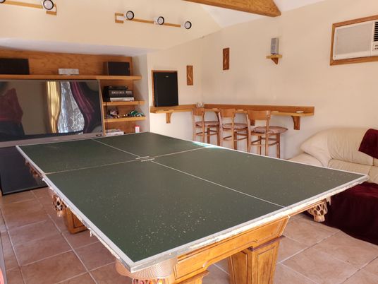 Game Room, Interior