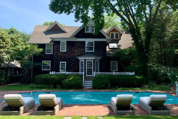 Exterior, Facade, Pool, Georgian