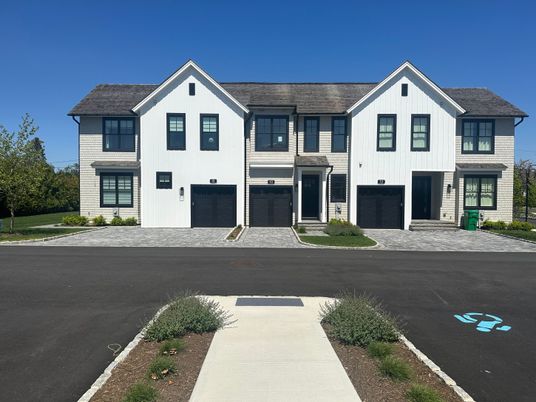 Attached, Exterior, Facade, Farmhouse