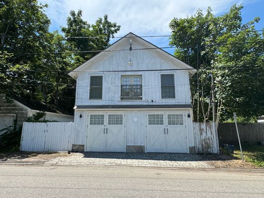 Attached, Exterior, Facade, Farmhouse