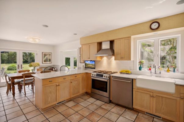 Dining room, Interior, Kitchen, Stainless Steel Appliances
