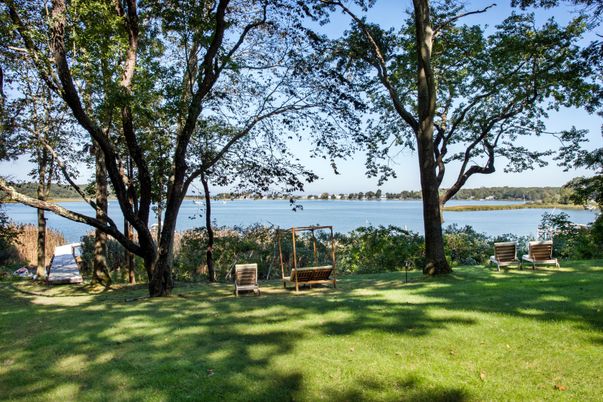 Exterior, Lake