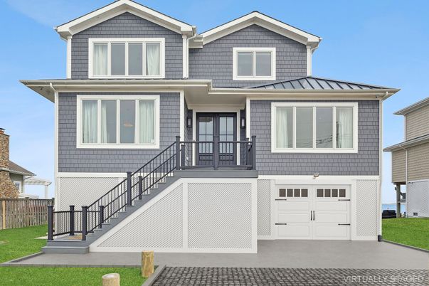 Attached, Exterior, Facade, American Craftsman