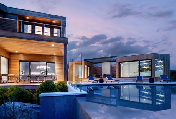 Exterior, Facade, Pool, Modern