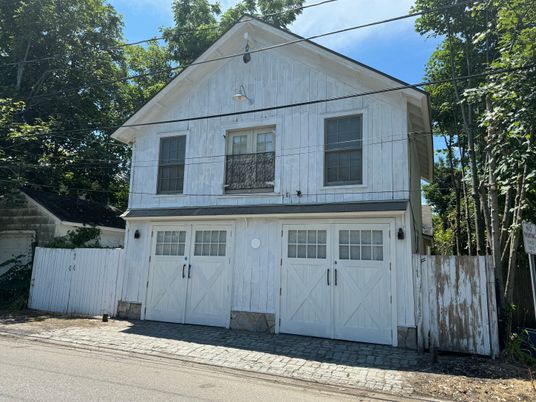 Attached, Exterior, Facade, Farmhouse