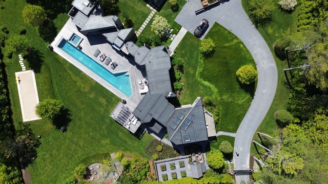 Exterior, Drone
