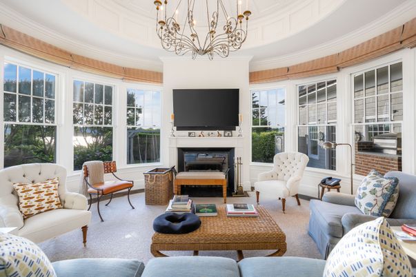 Chandelier, Fireplace, Interior, Living room