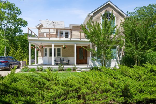 Exterior, Facade, Queen Anne Victorian