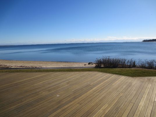 Exterior, Lake