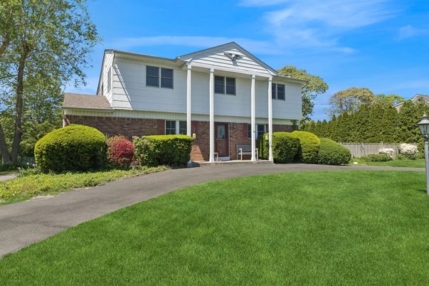 Exterior, Facade, Brick Facade, Raised Ranch
