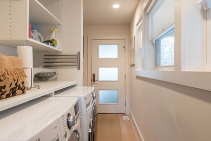 Interior, Recessed Lighting, Washer, Wood Texture Flooring