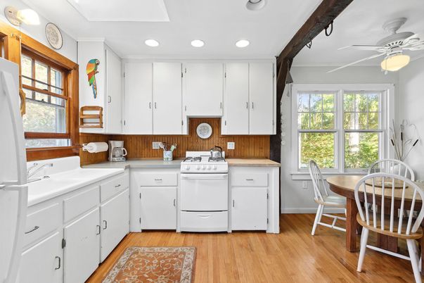 Dining room, Interior, Kitchen, Recessed Lighting, Wood Texture Flooring