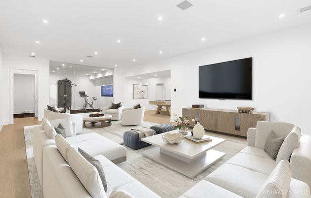 Fitness Equipment, Interior, Living room, Recessed Lighting, Wood Texture Flooring
