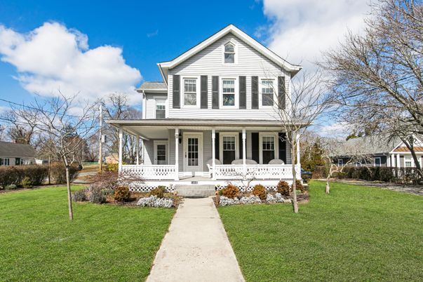 Exterior, Facade, Queen Anne Victorian
