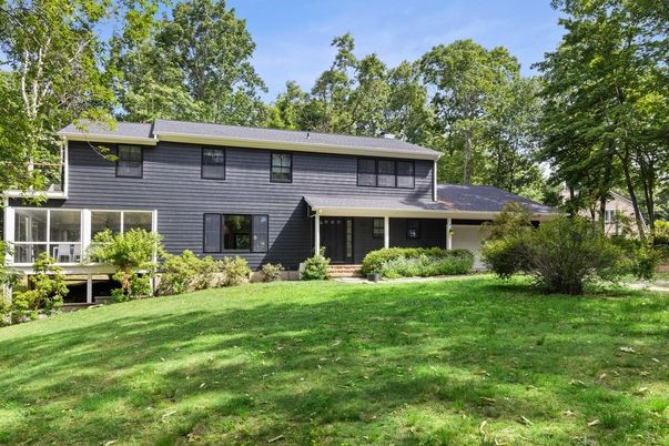 Backyard, Exterior, Facade, Split Level
