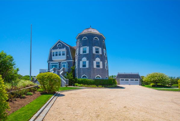 Backyard, Exterior, Facade, Queen Anne Victorian